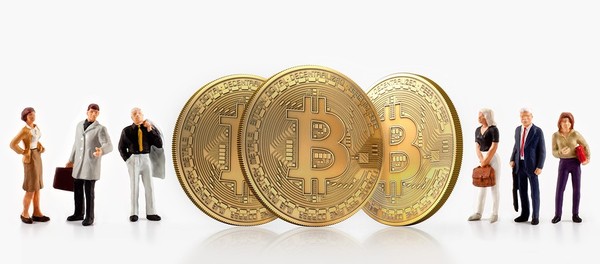 Three gold bitcoin coins.